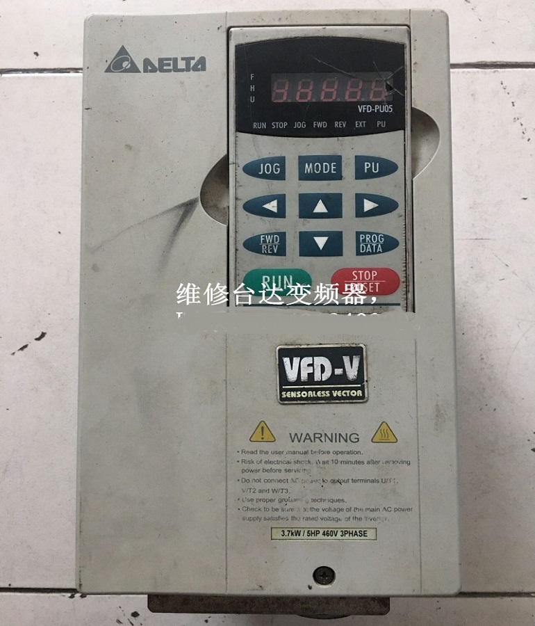 山東煙臺(tái)專業(yè)維修臺(tái)達(dá)變頻器變頻器，承接全國(guó)的臺(tái)達(dá)變頻器變頻器維修業(yè)務(wù)和煙臺(tái)及周邊地區(qū)的安裝調(diào)試業(yè)務(wù)。我們將用精湛的技術(shù)、優(yōu)質(zhì)的服務(wù)為您排憂解難！  臺(tái)達(dá)變頻器變頻器維修，可快速解決臺(tái)達(dá)變頻器變頻器故障：整流模塊損壞、逆變模塊損壞、上電無(wú)顯示、顯示過(guò)電壓或欠電壓、顯示過(guò)電流或接地短路、電源與驅(qū)動(dòng)板啟動(dòng)顯示過(guò)電流、空載輸出電壓正常，帶載后顯示過(guò)載或過(guò)電流、有顯示無(wú)輸出等。     VFD300VL43